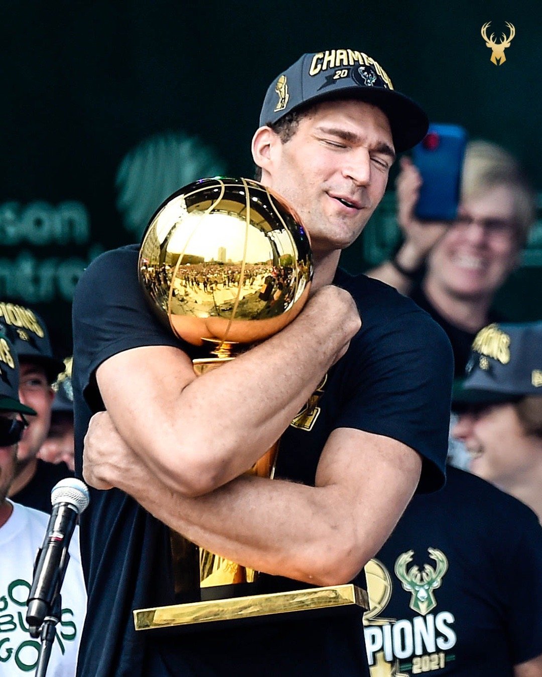 密尔沃基雄鹿迎欧篮联关键赛，国际比赛日单刀错失，赛场秩序良好，数据趋势出现新变化(波特兰开拓者vs密尔沃基雄鹿)